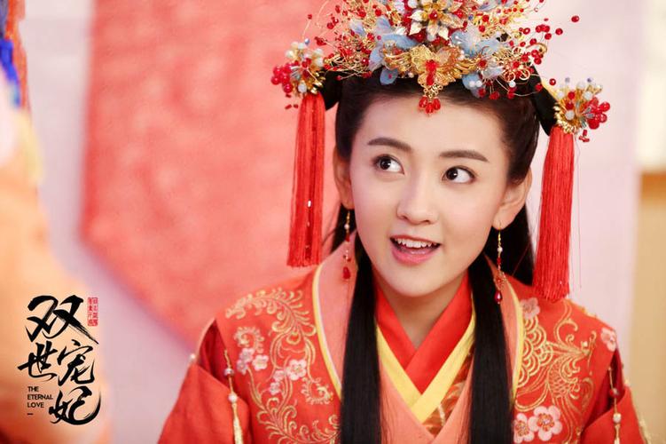 男女一边脱一边摸一边亲的相关介绍