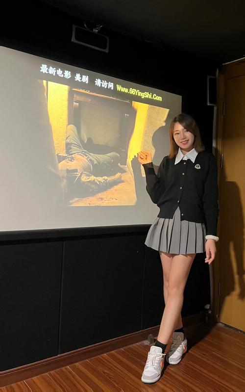 美女老师求我操的相关介绍