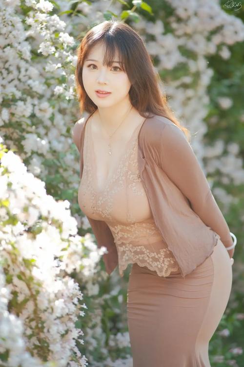 搭讪人妻后去她家内射中出视频的相关介绍