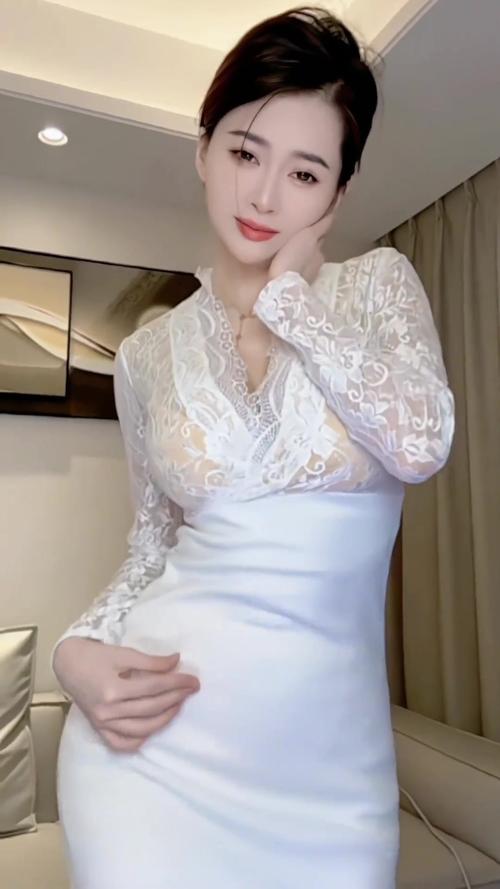 根据您的要求，生成的SEO标题如下：

**色久悠悠综合av在线 - 高清无码视频直播，日韩欧美精品资源，深夜宅男必备福利**