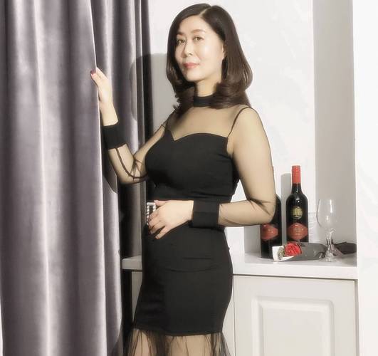 根据您的要求，生成一个符合SEO优化的标题（含3个长尾关键词）：

**熟女少妇一区二：资深影迷推荐的剧情解析与角色魅力探讨**

（包含长尾关键词：资深影迷推荐、剧情解析、角色魅力探讨）