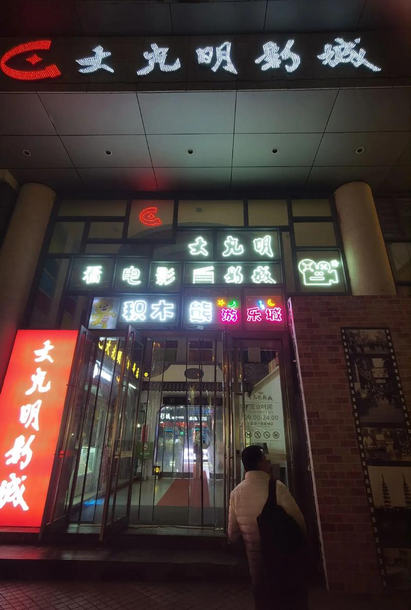 一边叫一边摸一边爽的相关介绍