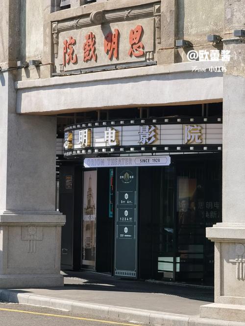 裸体男人给裸体男人按摩的相关介绍