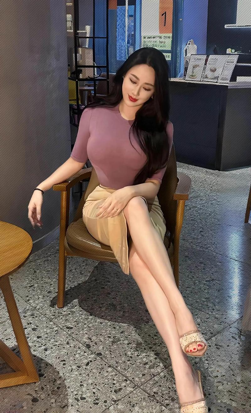 美女老师让我操视频的相关介绍