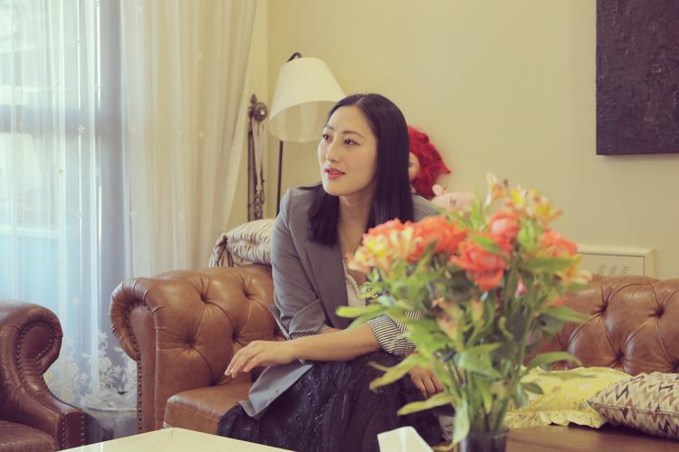 欧美熟女人妻在线播放的相关介绍