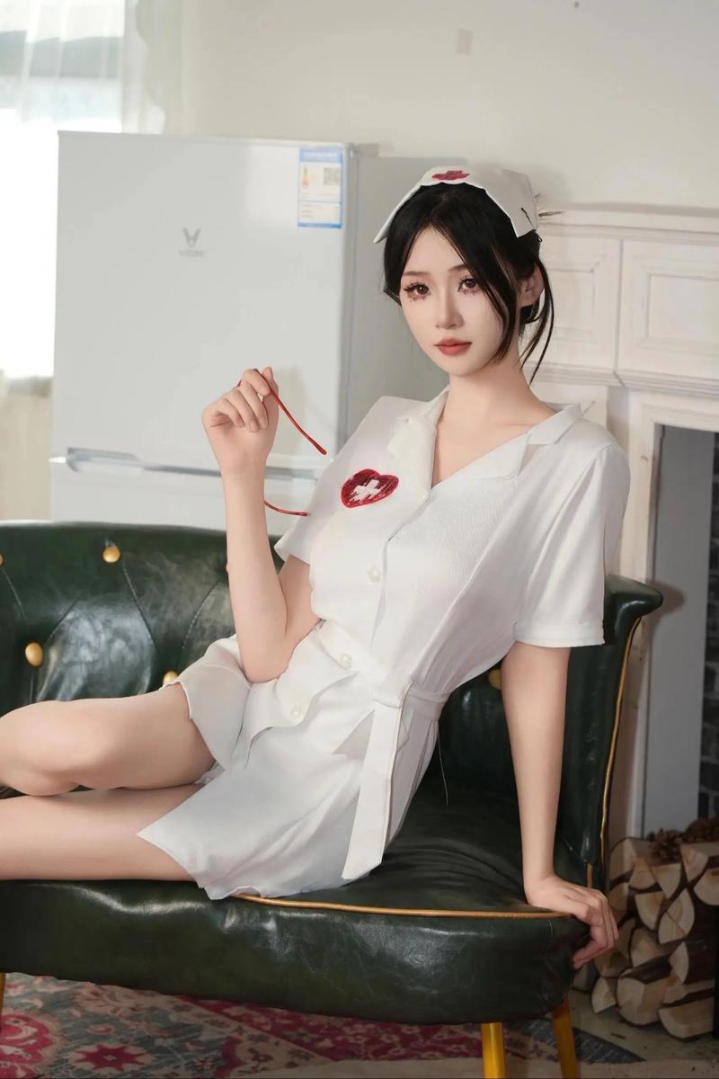 男女一边摸一边的相关介绍
