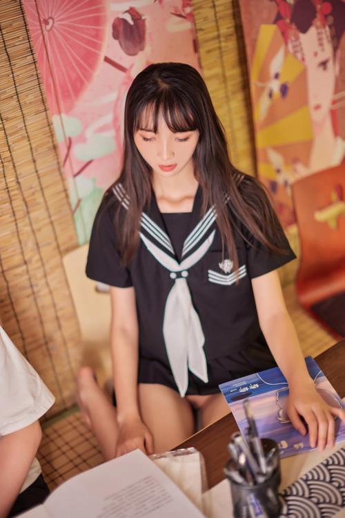 黑丝美女大尺度照片的相关介绍
