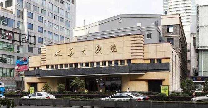 18岁美女网站黄的相关介绍