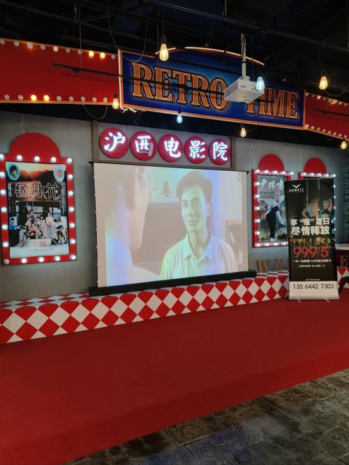 亲嘴一边揉一边往下摸全过程的相关介绍