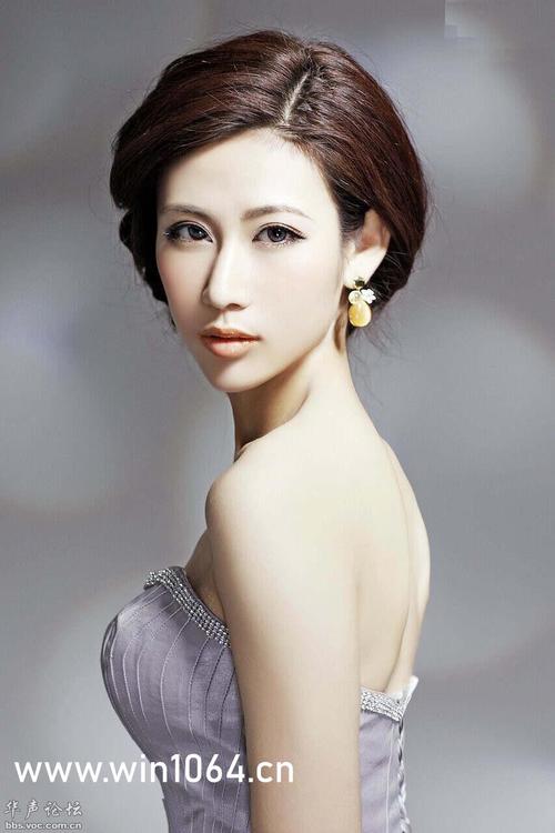 美女性姿势的相关介绍